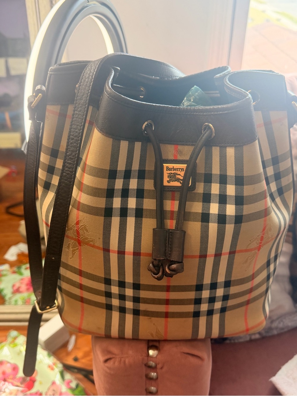Burberry’s VINTAGE 1990 era Nova Check Bucket Bag Brown leather